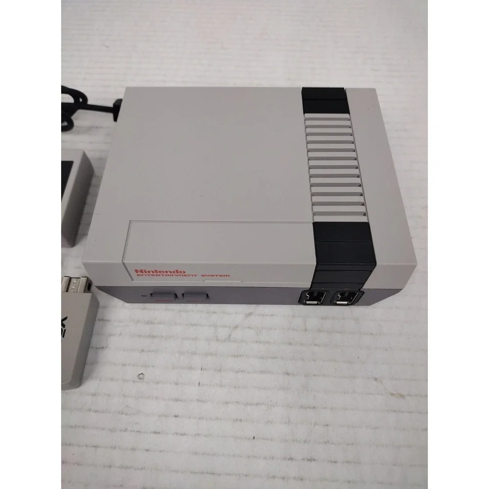 Nintendo Clv-001 Nes Classic Edition 30 Games Included! Great Condition 2 Cntrls